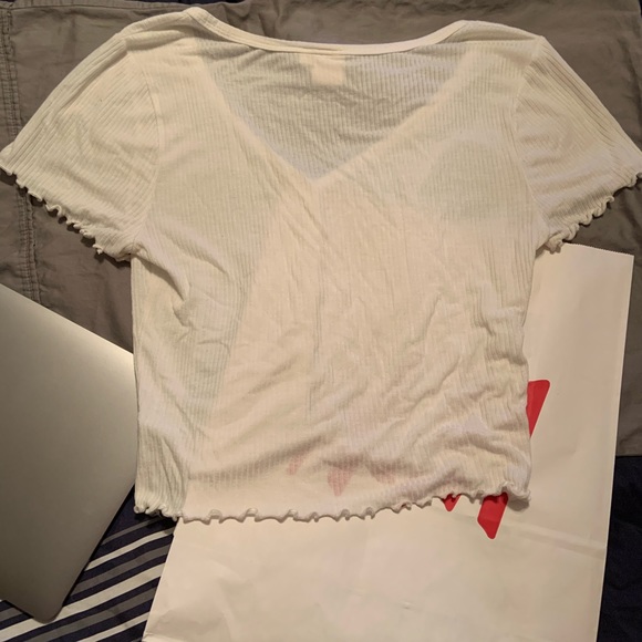 LIVE IN THE MOMENT Frilly T-Shirt - Picture 2 of 3